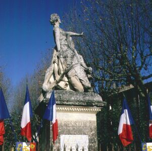 Statue de martin Bidour, Barjols, hommage de la Rsistance.jpg