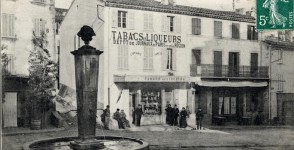 Pierrefeu, vue du centre - Carte postale