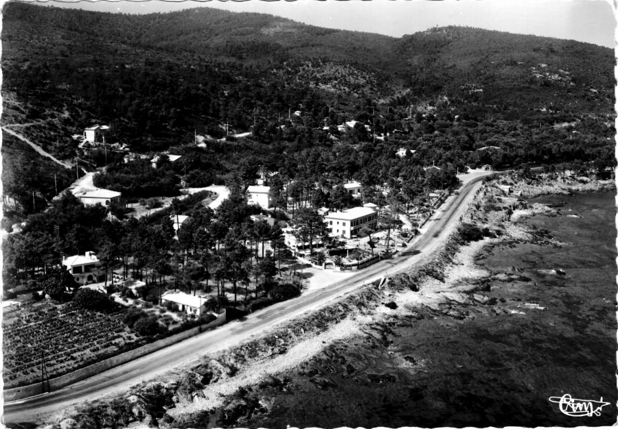 FR_AD83_2FIROQUEBRUNE-SUR-ARGENS035