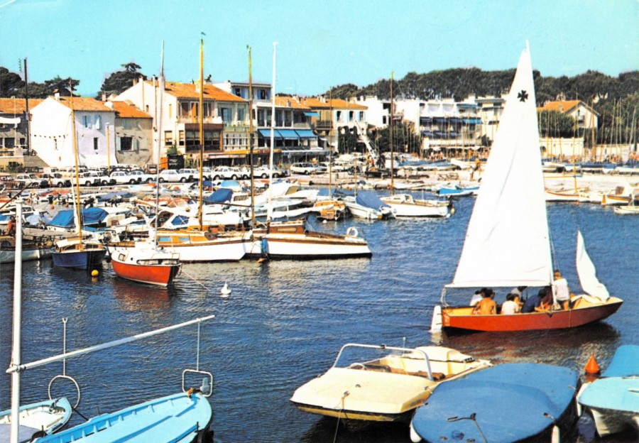 FR_AD83_2FISAINT-CYR-sur-MER53