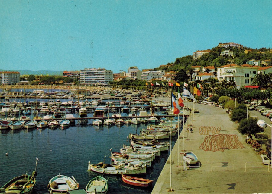 FRAD083_2 FI LE LAVANDOU 197 001