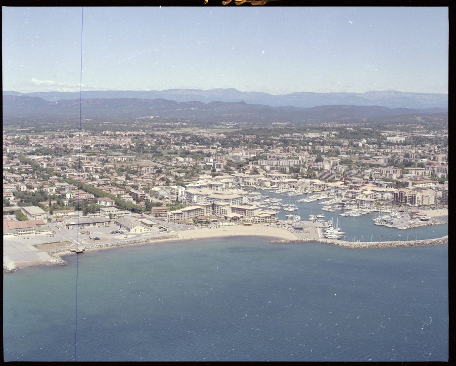 FRAD083_22FI_FREJUS_0201