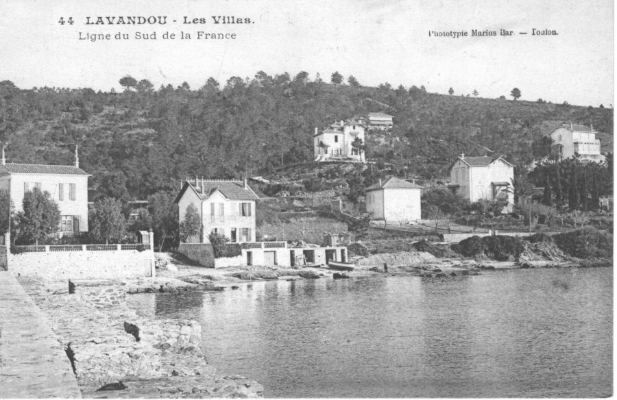 FRAD083_2 FI LE LAVANDOU 202 001