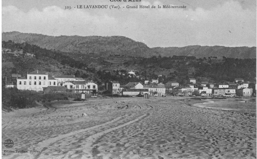 FRAD083_2 FI LE LAVANDOU 210 001