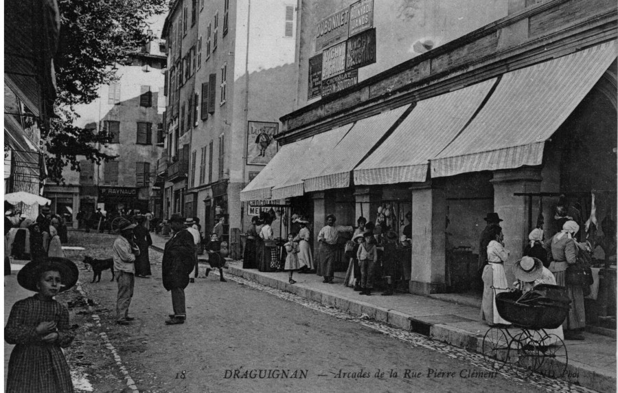 FRAD083_2 FI DRAGUIGNAN 317 001