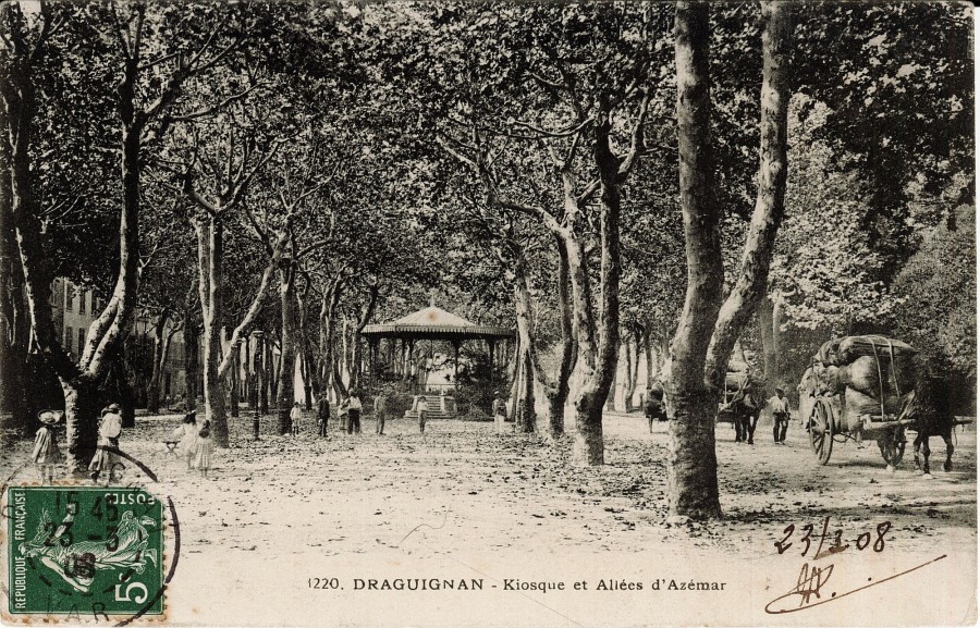 FR_AD83_2FI_DRAGUIGNAN_385