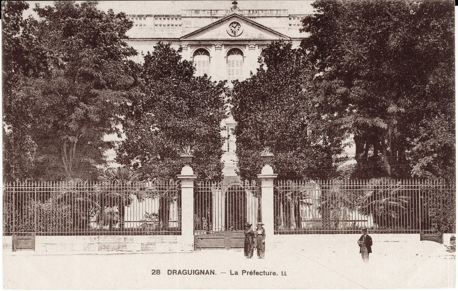 FR_AD83_2FI_DRAGUIGNAN_419