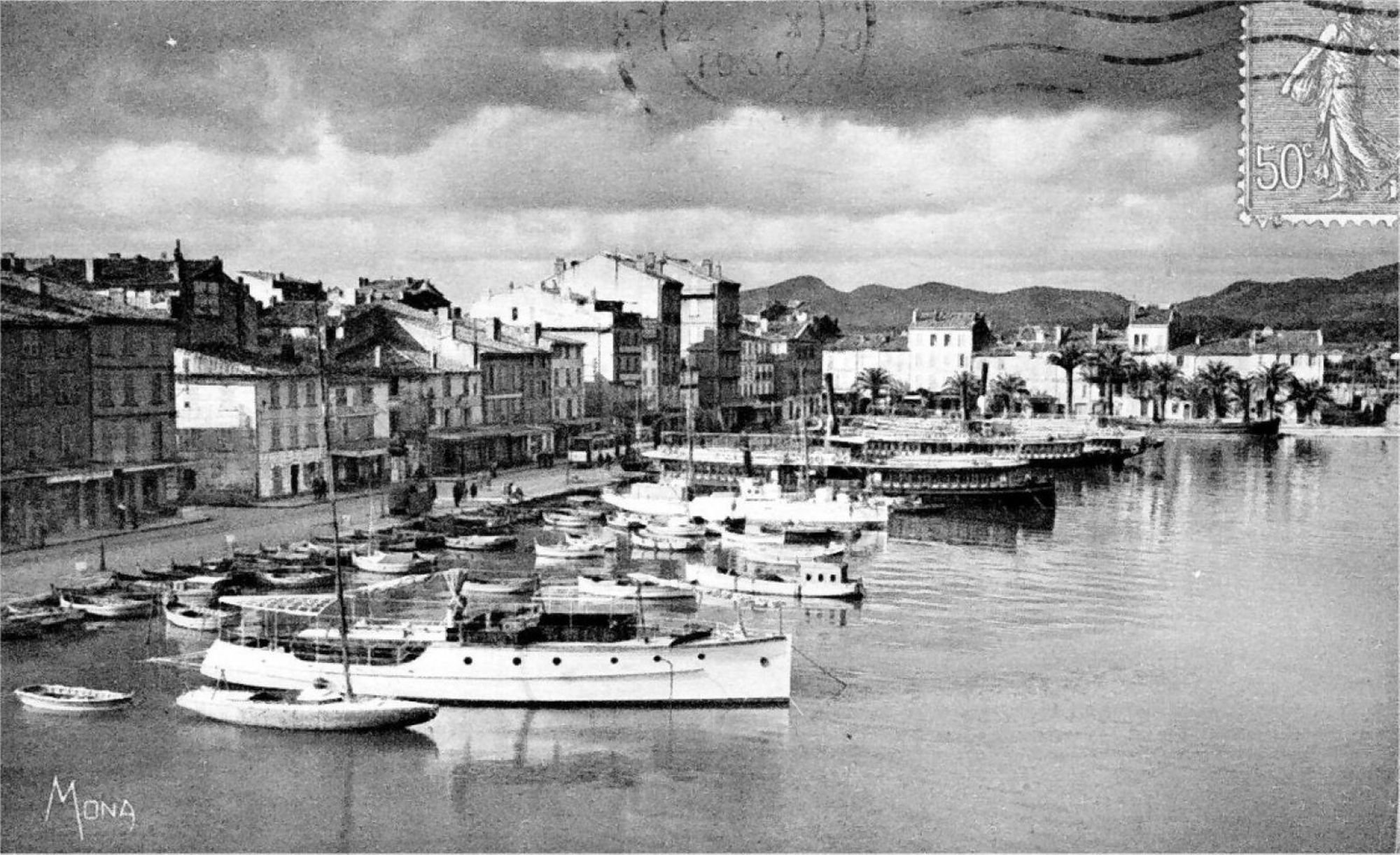 Le quai et le port, carte postale ( mi XX siècle)
