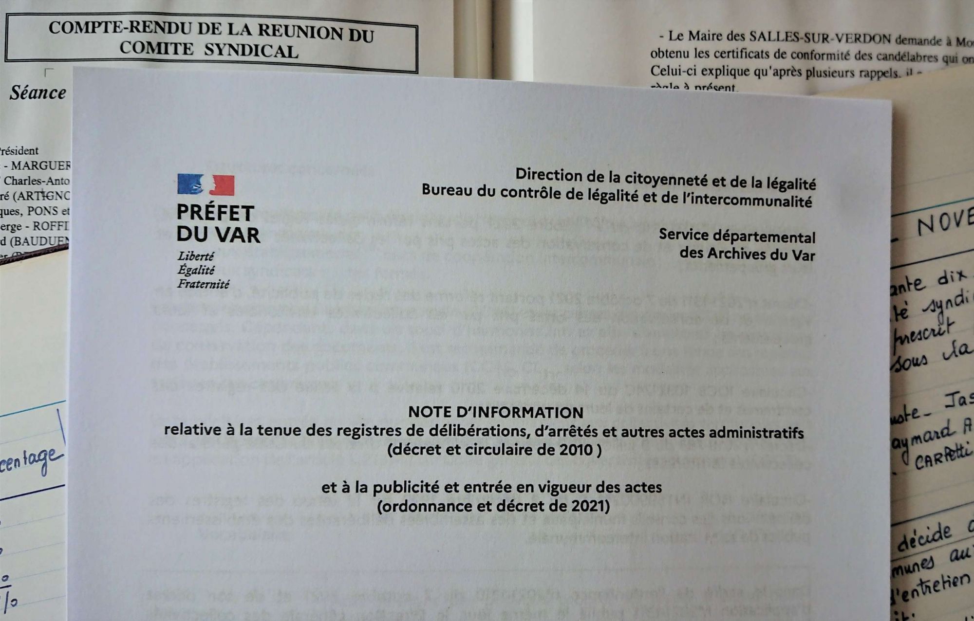 Tenue des registres de délibérations, d'arrêtés et autres actes administratifs