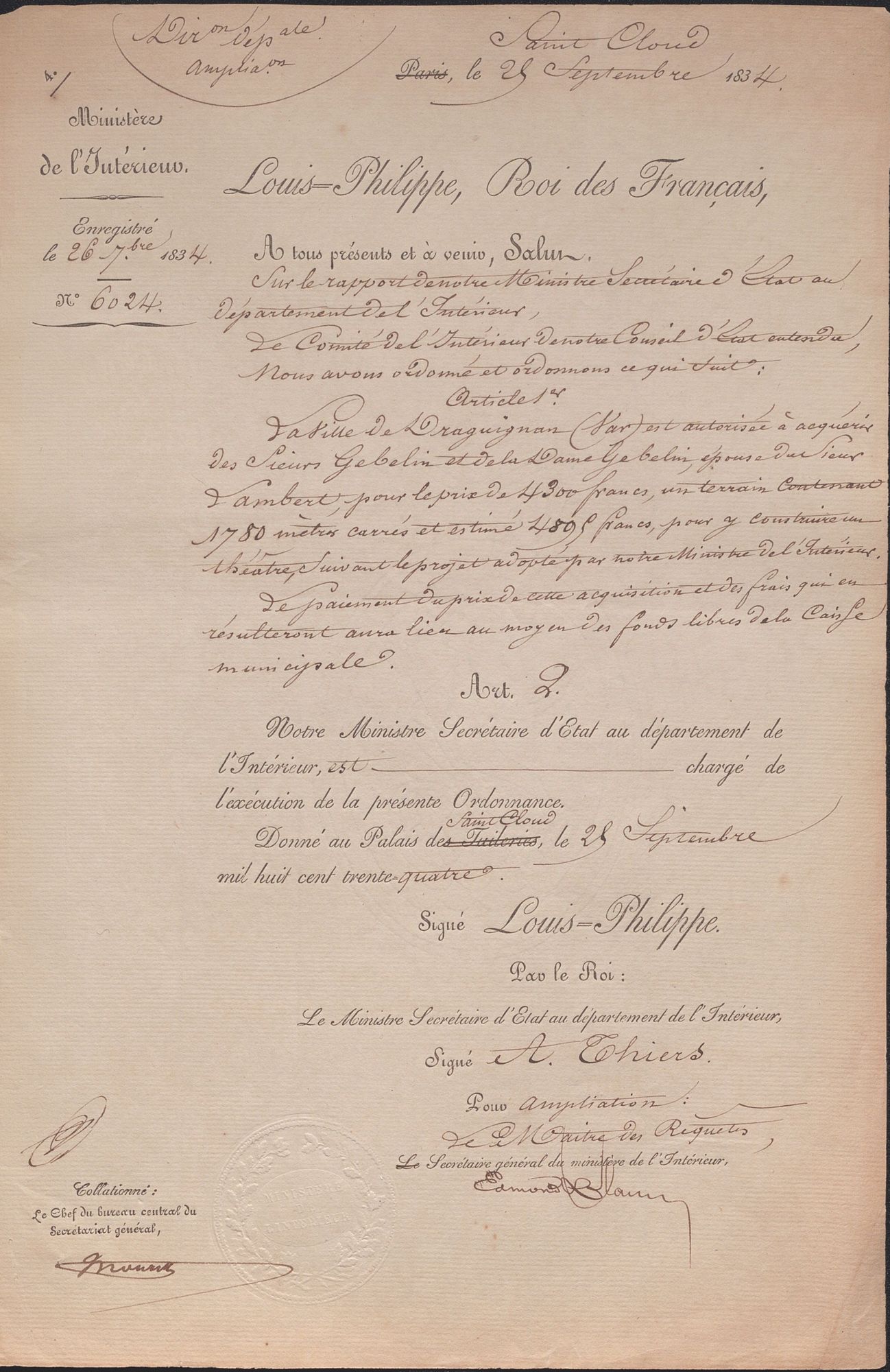 Il s'agit d'un courrier à en-tête de Louis-Philippe, rédigé à Saint-Cloud, le 25 septembre 1834. Il est rédigé sur un papier chiffon (réalisé à base de vieux chiffons) et contient un magnifique filigrane (empreinte réalisée lors de la presse du papier à l'aide d'une forme en laiton) représentant le monarque sur son trône, en bas est embossée, en relief, la mention "Ministère de l'Intérieur". 
Nous pouvons lire : "à tous présents et à venir, Salut, sur le rapport de notre ministre secrétaire d'Etat au Département de l'Intérieur, le comité de l'intérieur de notre conseil d'Etat entendu, nous avons ordonné et ordonnons ce qui suit : 
article premier : la ville de Draguignan (Var) est autorisée à acquérir des sieurs Gebelin et de la Dame Gebelin, épouse du sieur Lambert, pour le prix de 4 300 francs, un terrain contenant 1780 mètres carrés et estimé à 4895 francs, pour y construire un théâtre, suivant le projet adopté par notre ministre de l'Intérieur. Le paiement du prix de cette acquisition et des frais qui en résultent aura lieu au moyen des fonds libres de la caisse municipale. 
Article 2 : notre Ministre Secrétaire d'Etat au département de l'Intérieur est chargé de l'exécution de la présente ordonnance. 
Donné au Palais de Saint-Cloud, le 25 septembre 1834.
Signé : Louis-Philippe
Par le Roi : 
Le Ministre Secrétaire d'Etat au département de l'Intérieur,
Signé : A. Thiers.
Pour ampliation : 
Le Maître des Requêtes,
Secrétaire général du ministère de l'Intérieur.
Signature illisible."
