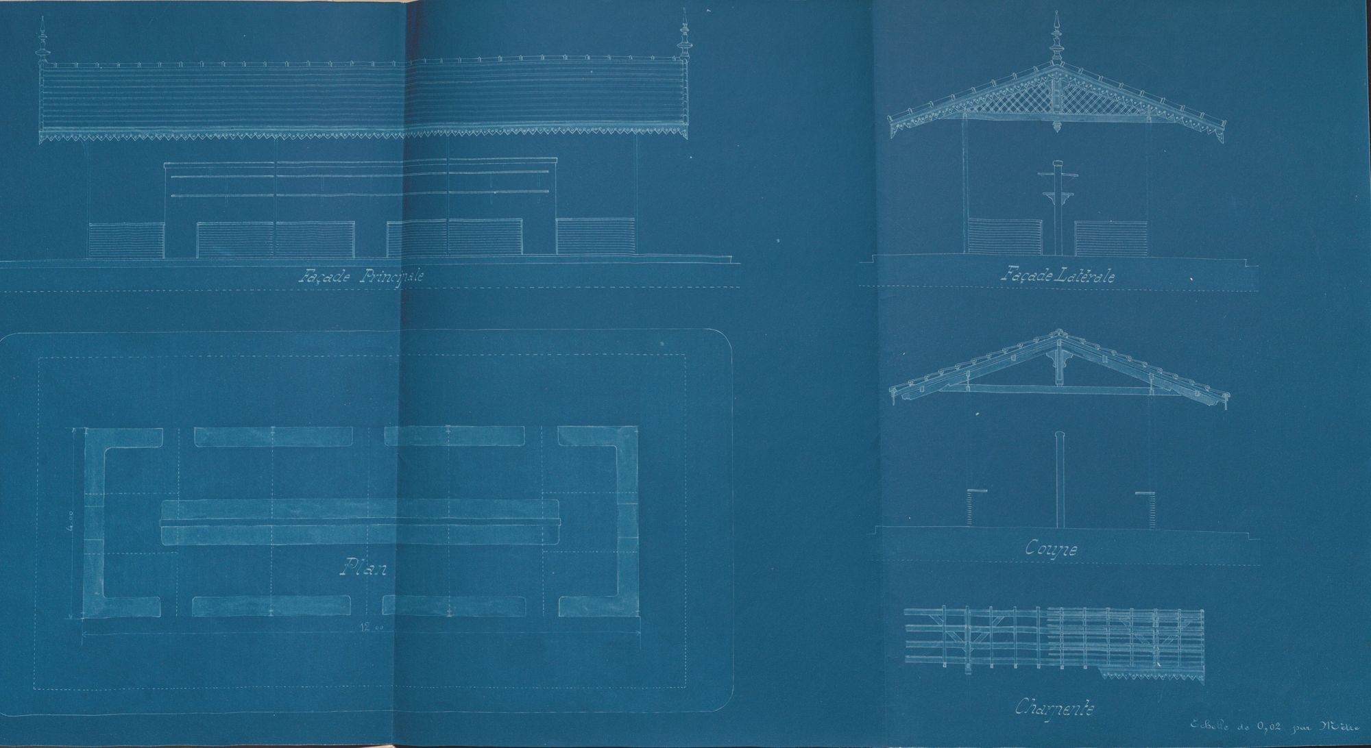 Nous voyons cinq dessins sur cette image, la partie de droite a été décrite dans l'image précédente. Sur la partie gauche nous voyons, en haut la façade principale, en longueur et dessous le plan, rectangulaire avec une partie centrale, probablement pour les étals des marchands. 