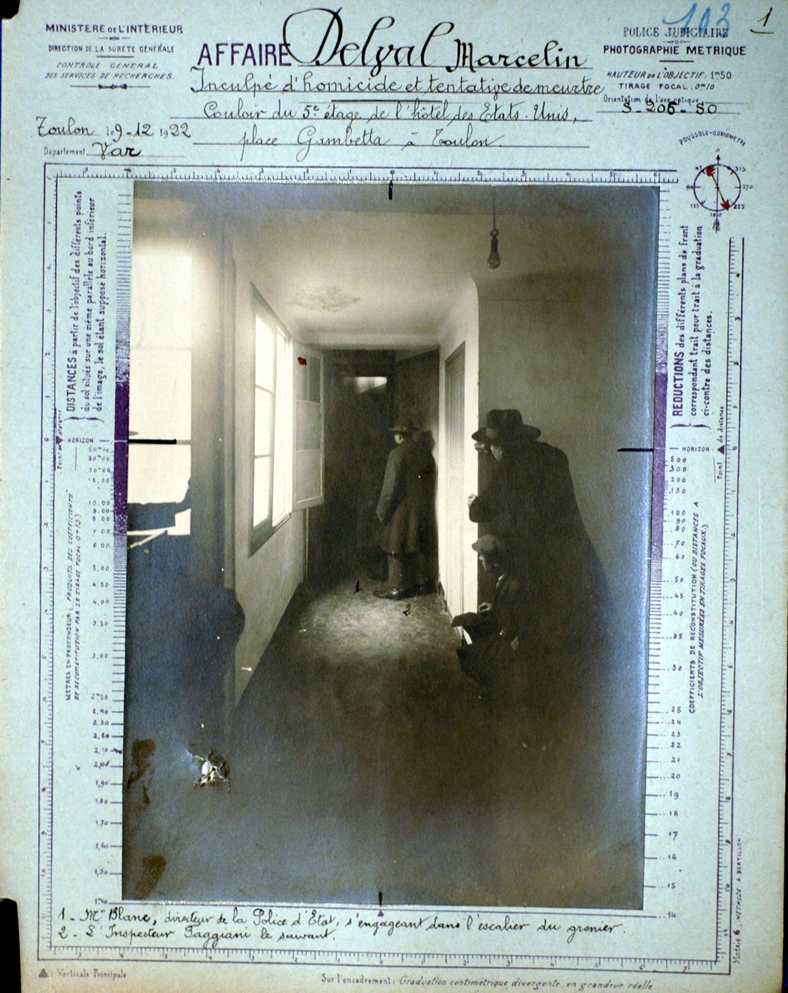 Photographie de reconstitution d'une scène de crime (Toulon, 1922). 2 U 744