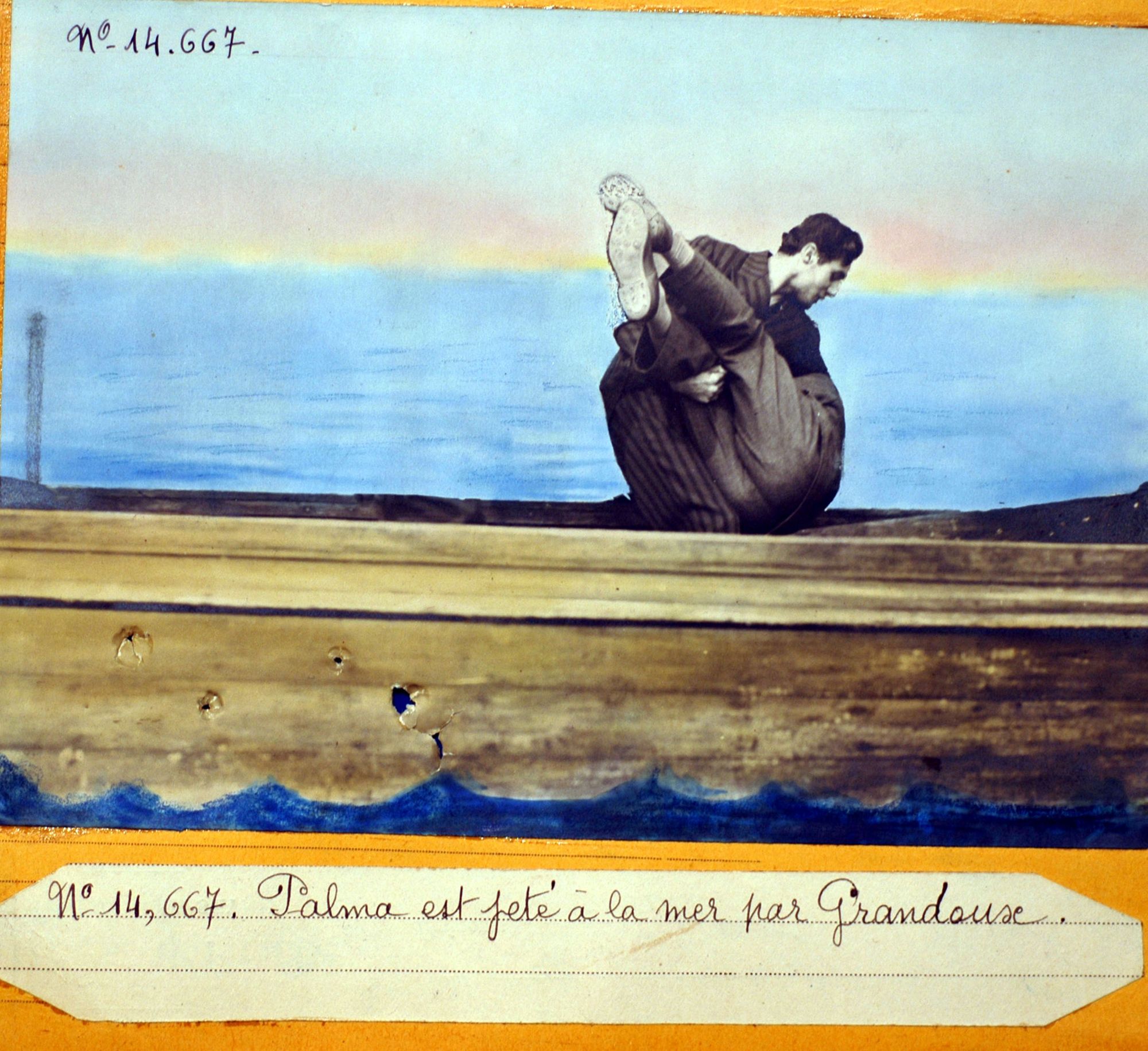 Photographie de reconstitution de scène du crime (Toulon, 1932). 2 U 781