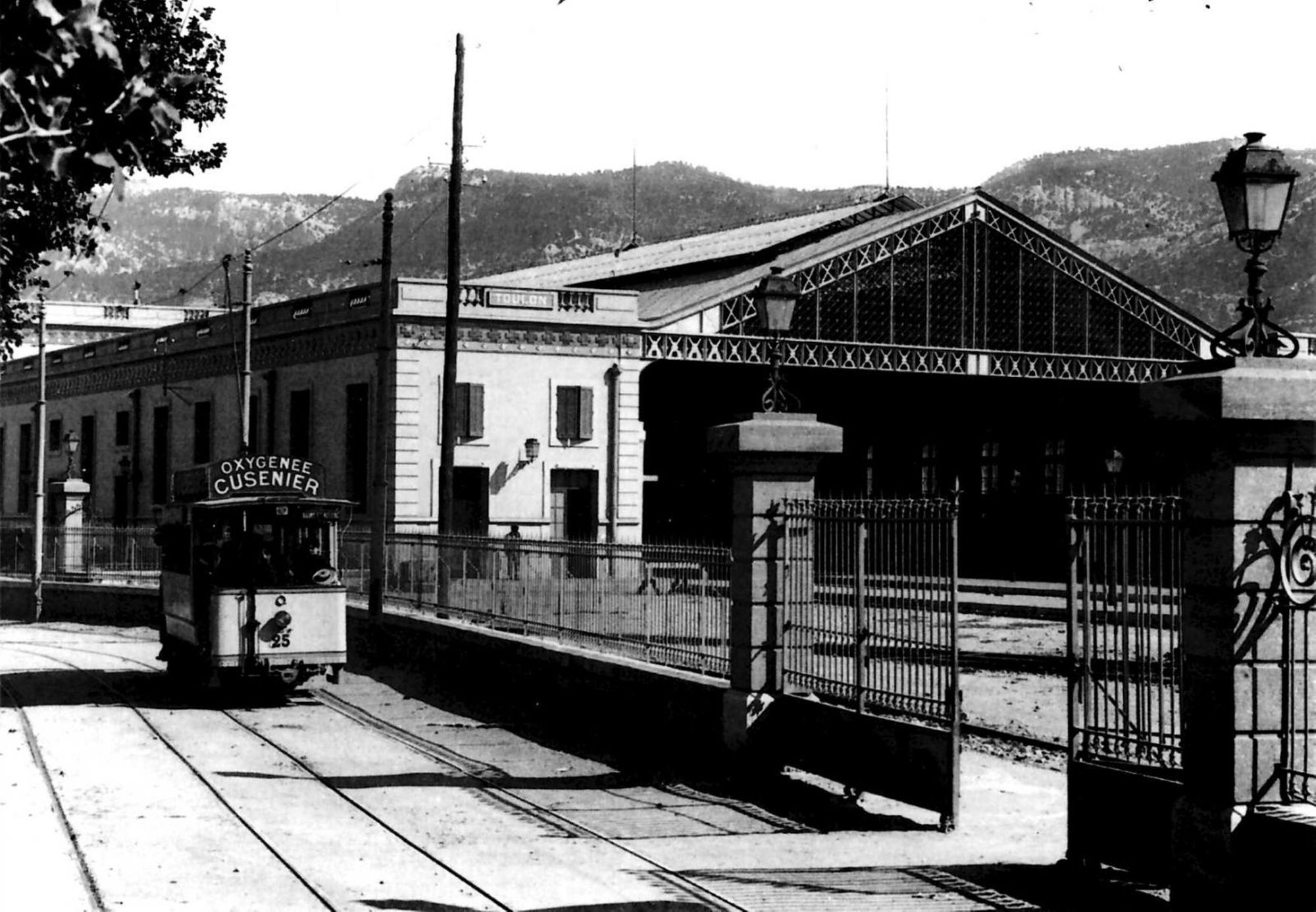 Carte postale représentant la gare de Toulon